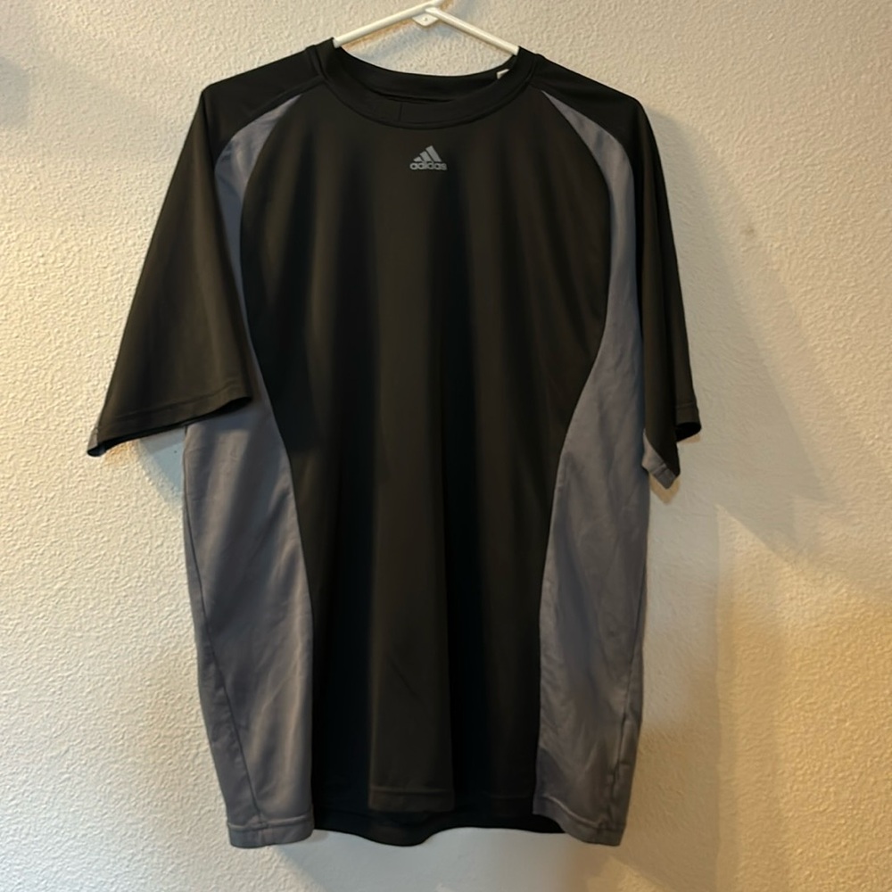 Adidas Basic Short Sleeve Size Large - image 1